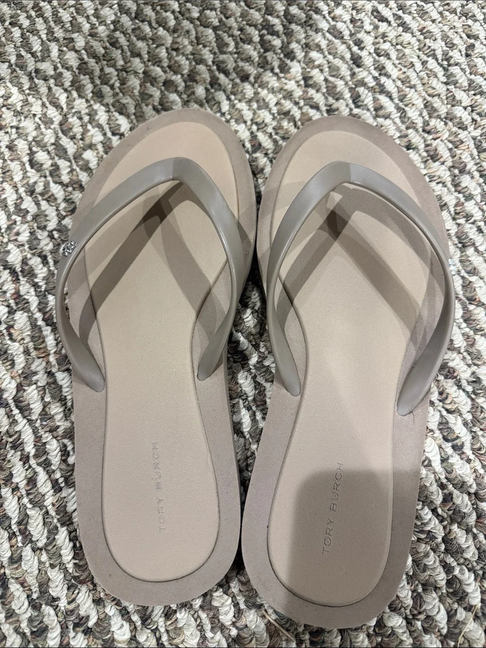 Tory Burch KIRA PADDED FLIP-FLOP - Mountain Gray / Silver
